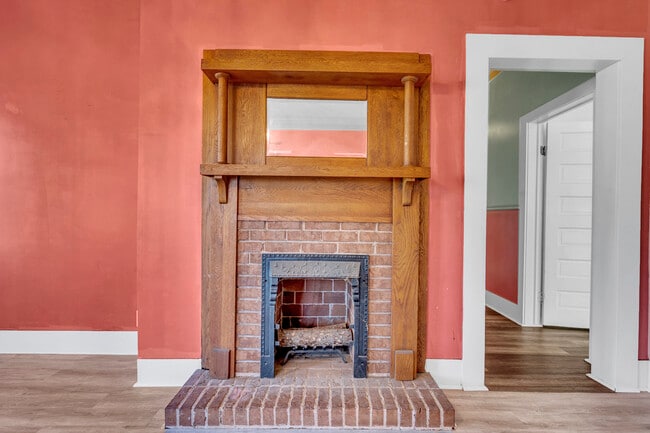 Building Photo - 415 19th St S