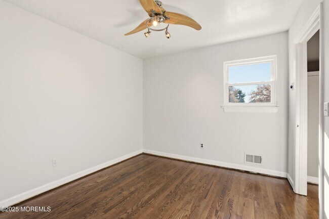 Building Photo - 701 Beach Ave