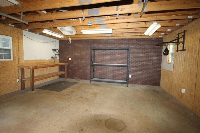 Building Photo - 3293 Covington Hwy