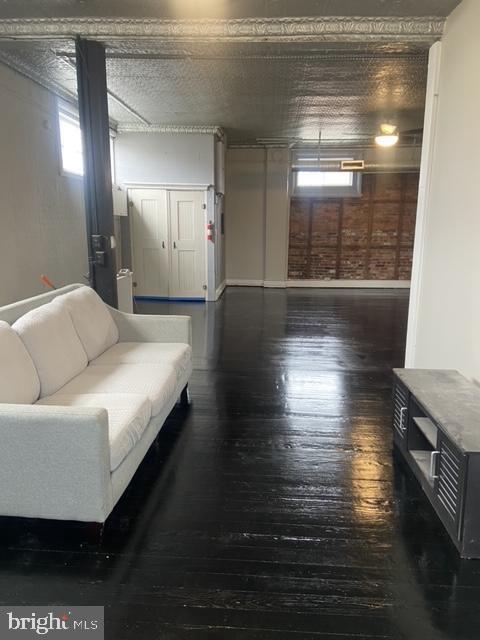 Building Photo - 19 W Main St