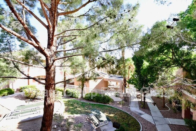 Building Photo - 10524 Autumn Pine Ave