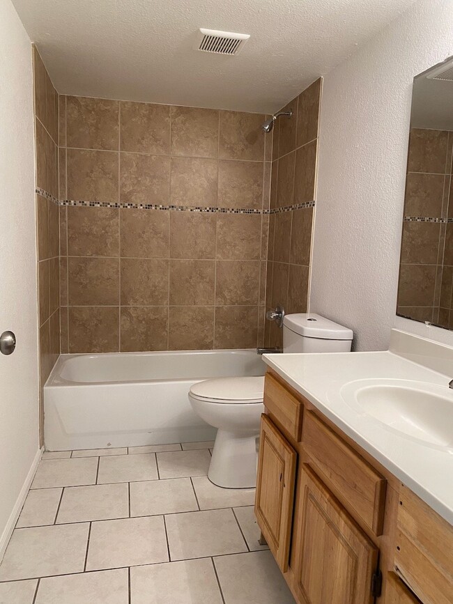 Building Photo - 4-bedroom, 2-bath lower level duplex unit,...