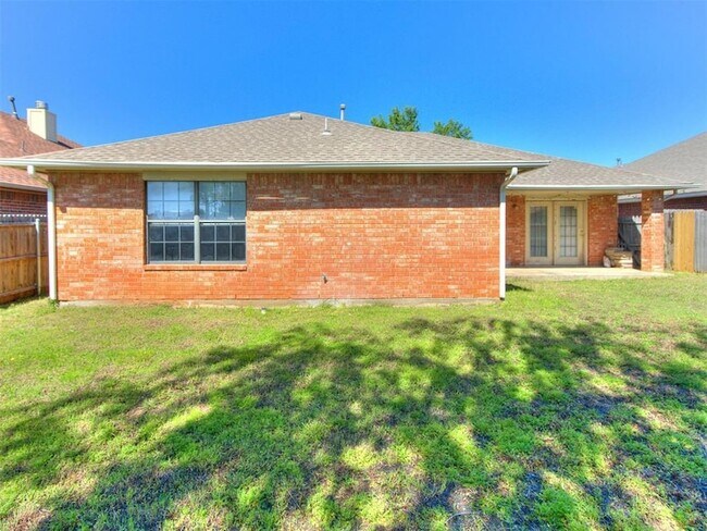 Building Photo - 13300 S Robinson Ave