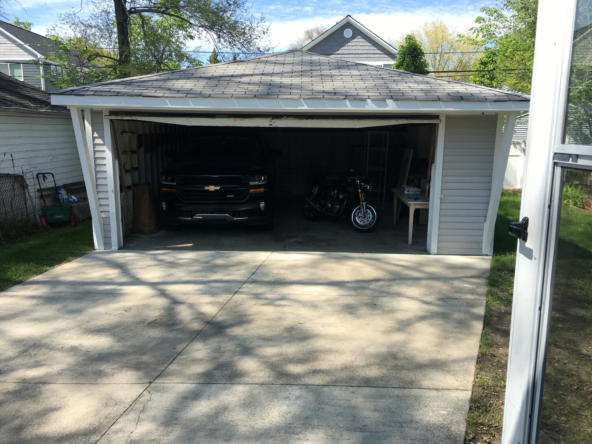 Building Photo - 1377 Chapin Ave