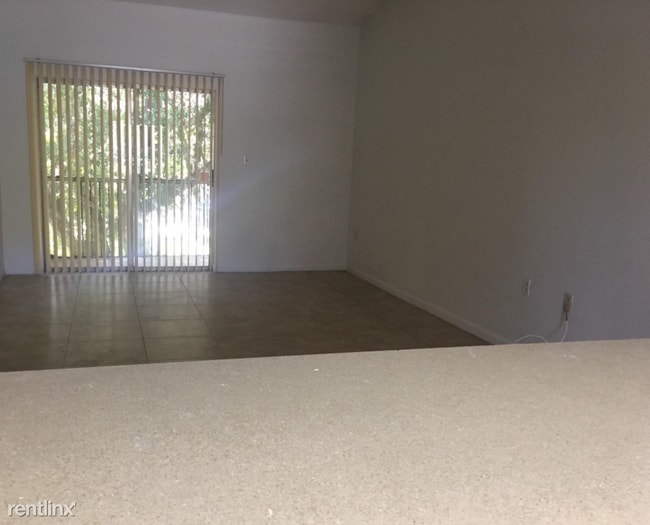 Building Photo - 2 br, 2 bath  - 2218 SW 81st Ave