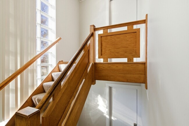 Building Photo - 1215 Balmoral Ave