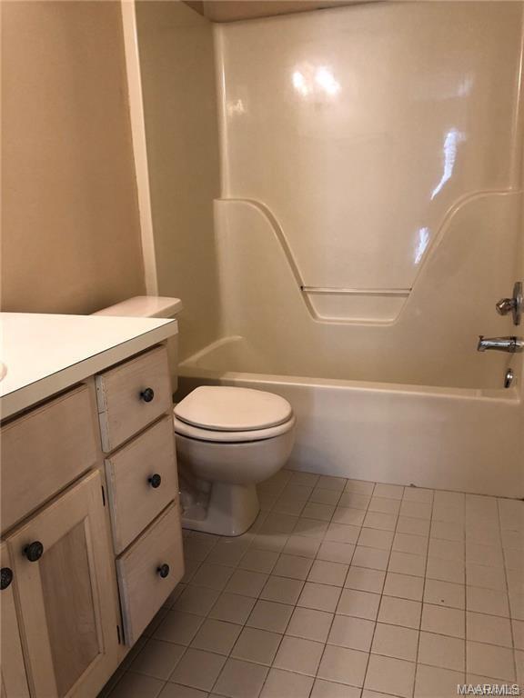 Building Photo - 6251 Bell Gables