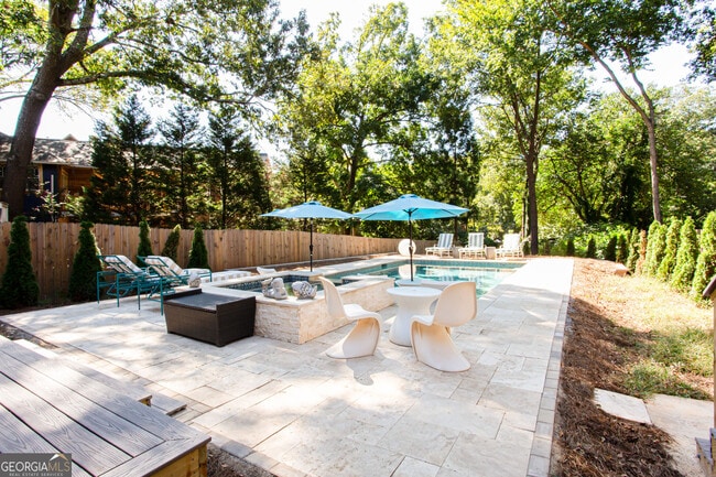 Building Photo - 524 Seminole Ave NE