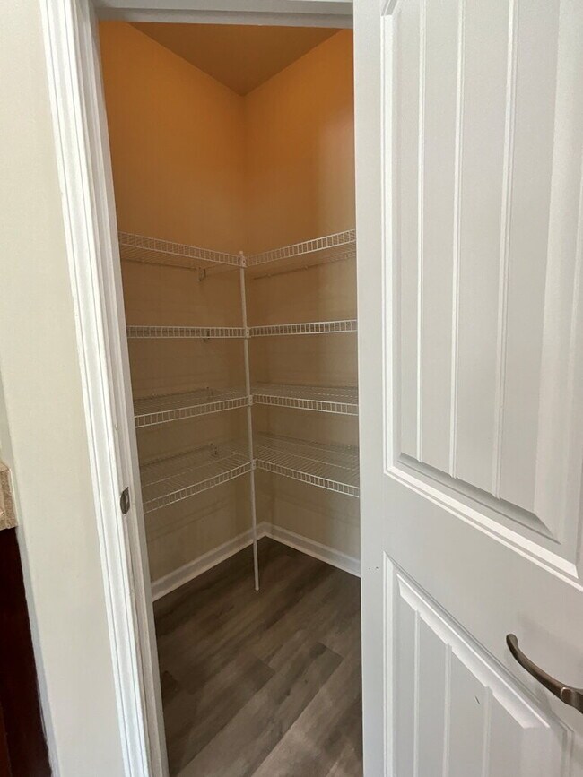 Building Photo - Great Amenities