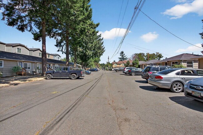 Building Photo - 7349 SE Evergreen St