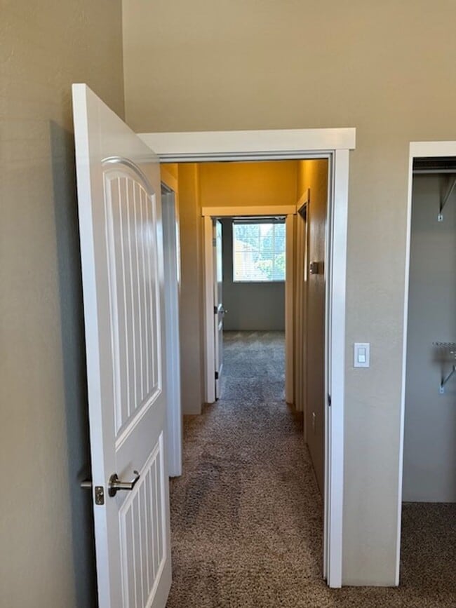 Building Photo - 3 LEVEL CONDO W/ UPGRADES, GARAGE/ FENCED ...