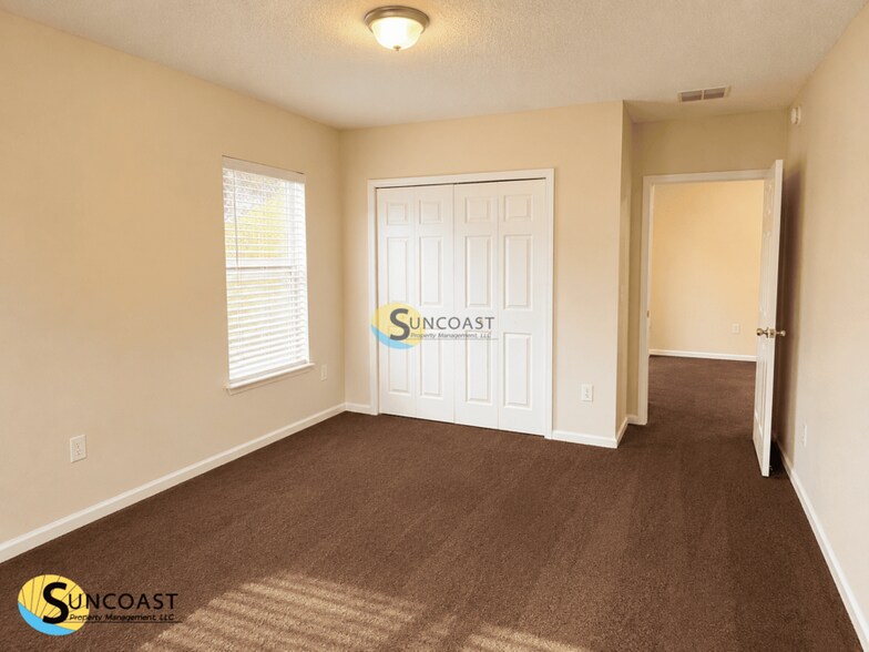 Building Photo - 6985 Ortega Woods Dr