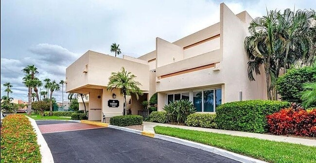 Building Photo - 7600 Sun Island Dr S