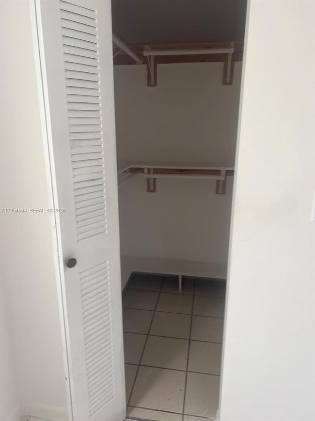 Building Photo - 526 NW 114th Ave