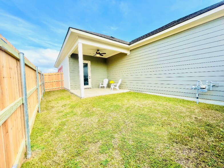 Building Photo - 100 Pettigrove Dr