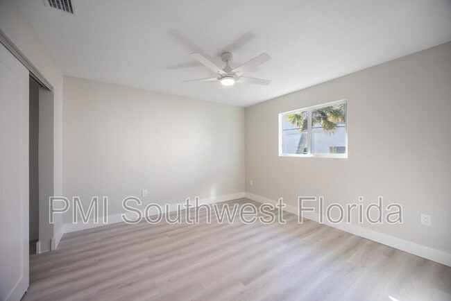 Building Photo - 5039 N Beach Rd