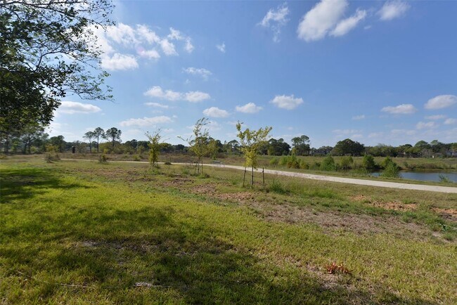 Building Photo - 15322 Torry Pines Rd