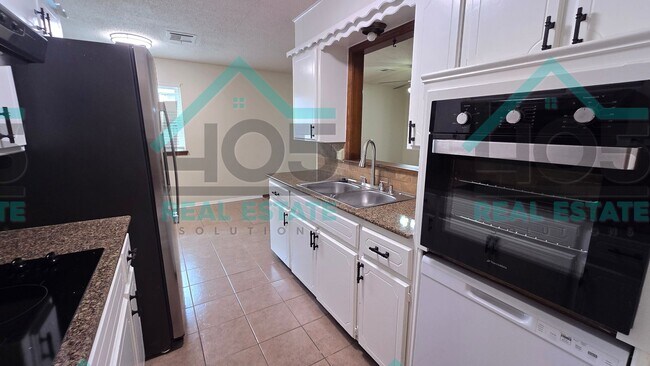Building Photo - 3 Bed Rental in Norman