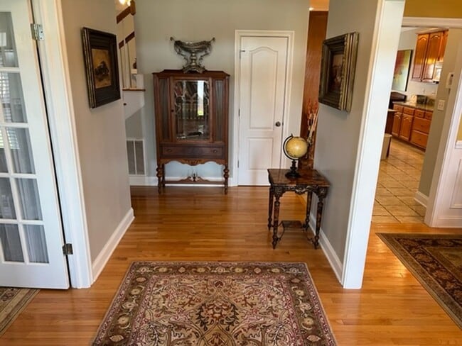 Building Photo - City of Maryville 37803 - SHORT TERM lease considered! Furnished! - 4 bedroom, 3.5 bath home - Ca...