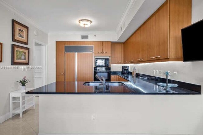 Building Photo - 791 Crandon Blvd