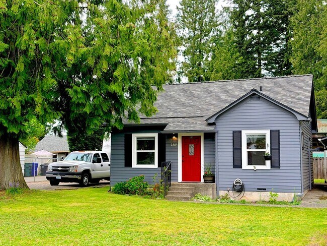 Building Photo - Charming Everett Home with Spacious Backyard, Garage, and Bonus Flex Spaces