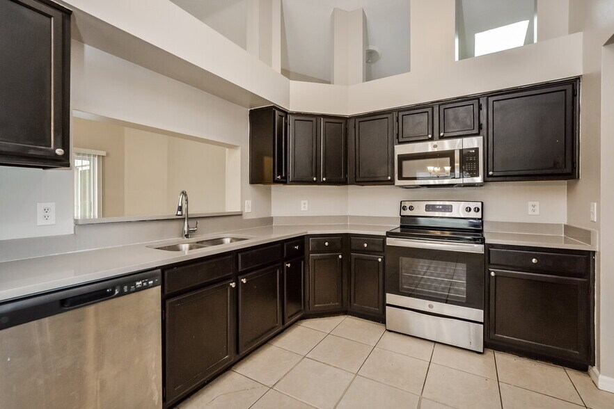 Building Photo - 320 MacGregor Rd