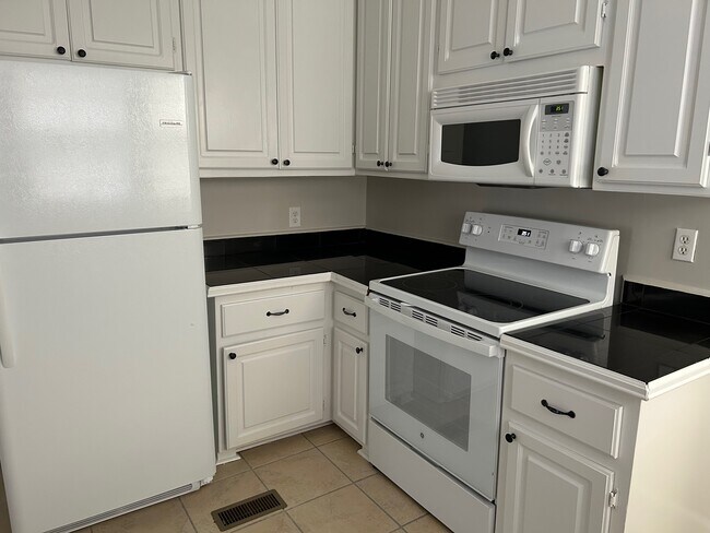 Building Photo - 1104 Belleview St