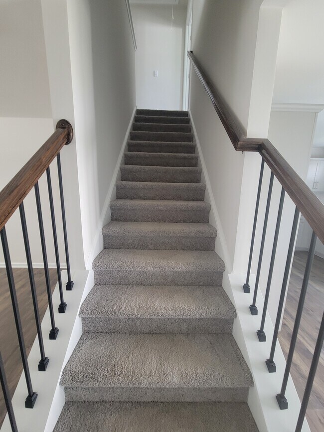 Building Photo - 114 Clear Creek Ln