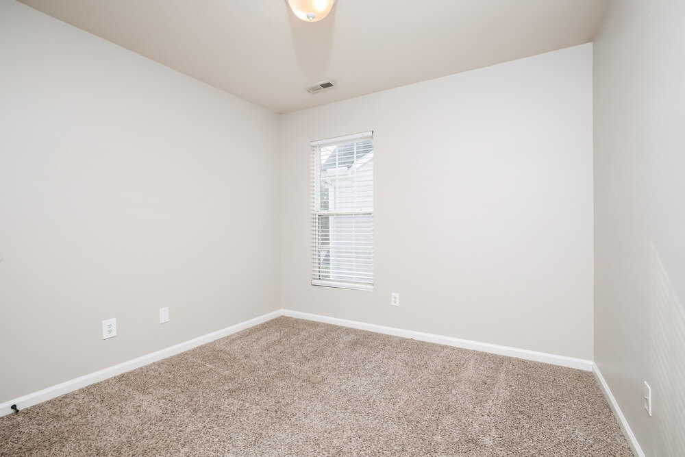 Building Photo - 2043 Swimming Hole Cir