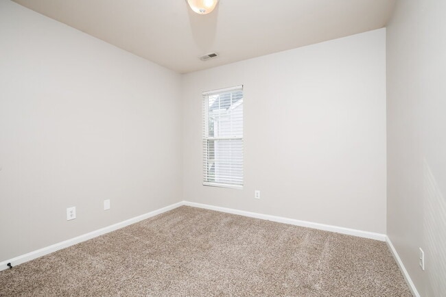 Building Photo - 2043 Swimming Hole Cir