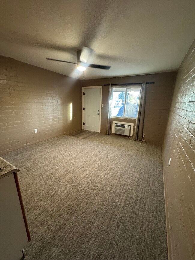 Building Photo - Twin Pines Apartments