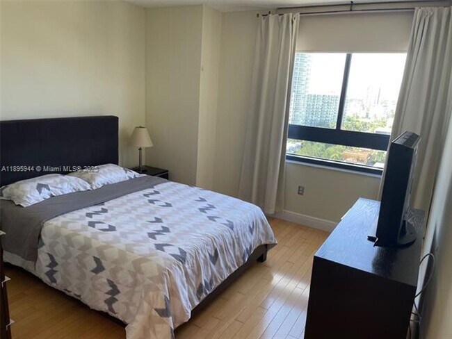 Building Photo - 1330 West Ave