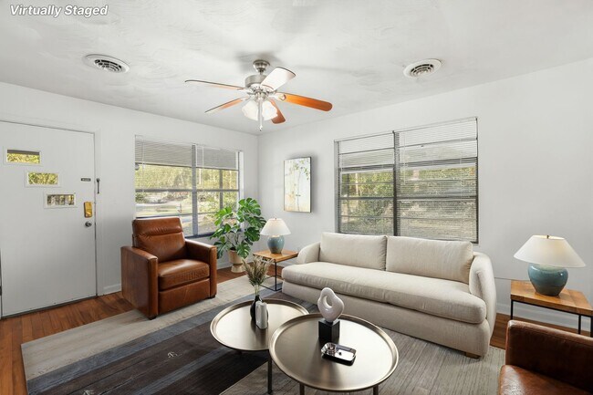 Building Photo - 3 Bedroom House with Huge Backyard!