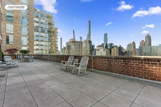 Building Photo - 130 W 67th St