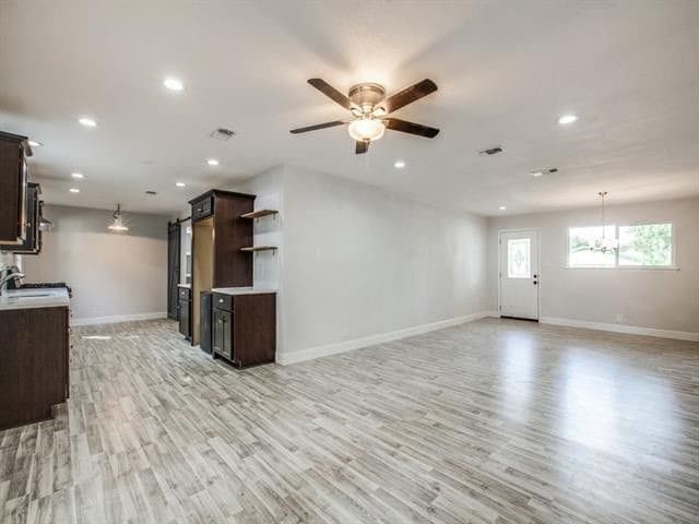Building Photo - 301 NW Wintercrest Rd