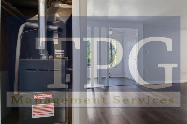 Building Photo - Newly Renovated, Pet Friendly Home in KCMO!