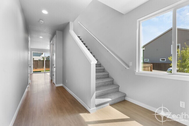 Building Photo - APPLY NOW AND GET 2 WEEKS FREE! Brand New ...