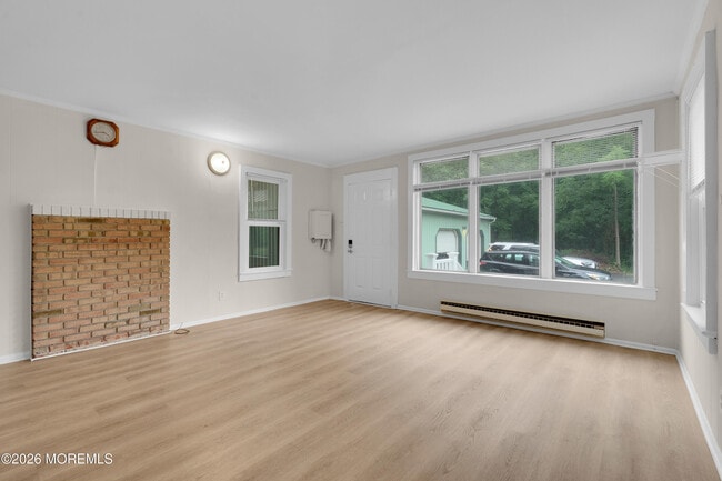 Building Photo - 302 Schoolhouse Rd