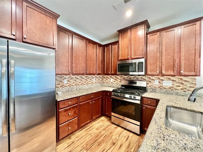 Building Photo - 310 Willow Wood Ct