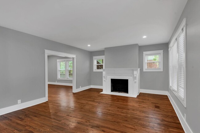 Building Photo - Total remodeled East Nashville Beauty!