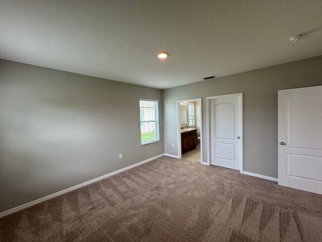 Building Photo - Beautiful 4 BR / 2 BA Home in Winter Haven!
