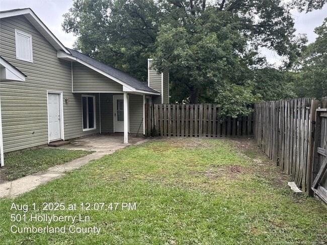 Building Photo - 501 Hollyberry Ln