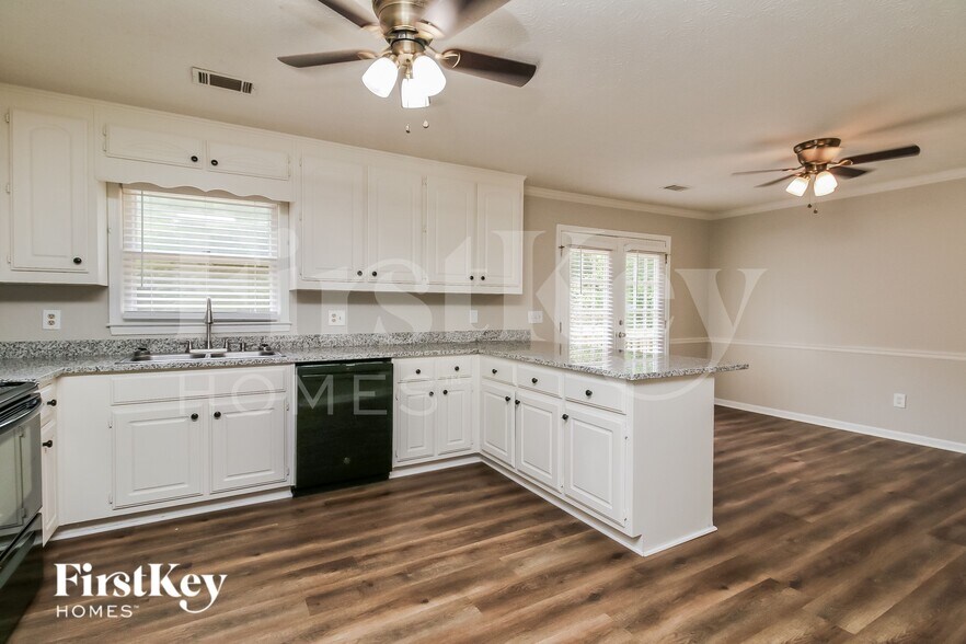 Building Photo - 125 Bentley Pl Way