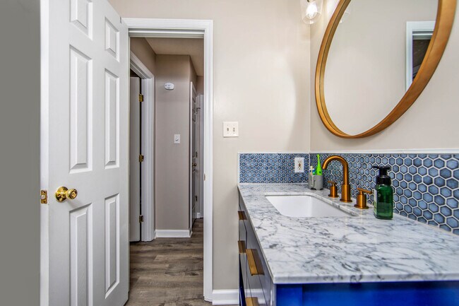 Building Photo - 2713 Leabrook Dr