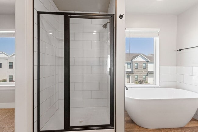 Building Photo - AMMON 3 BED 2 BATH TOWNHOME WITH 2 STALL G...