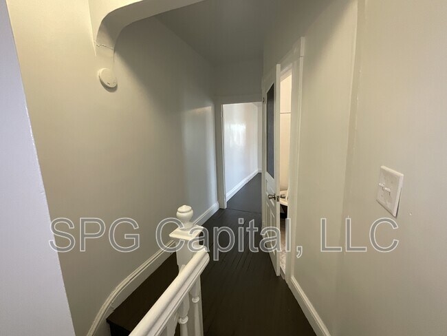 Building Photo - 164 S Pine St