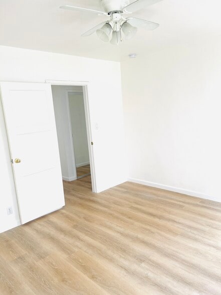 Building Photo - 5754 Vineland Ave