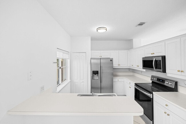 Building Photo - Bridgeport Villas