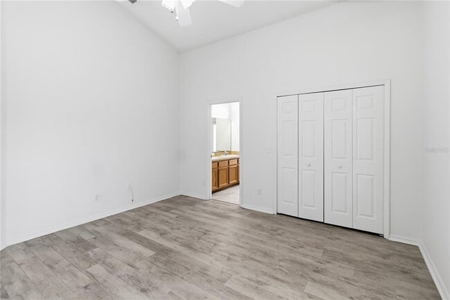 Building Photo - 210 Pine Cone Dr