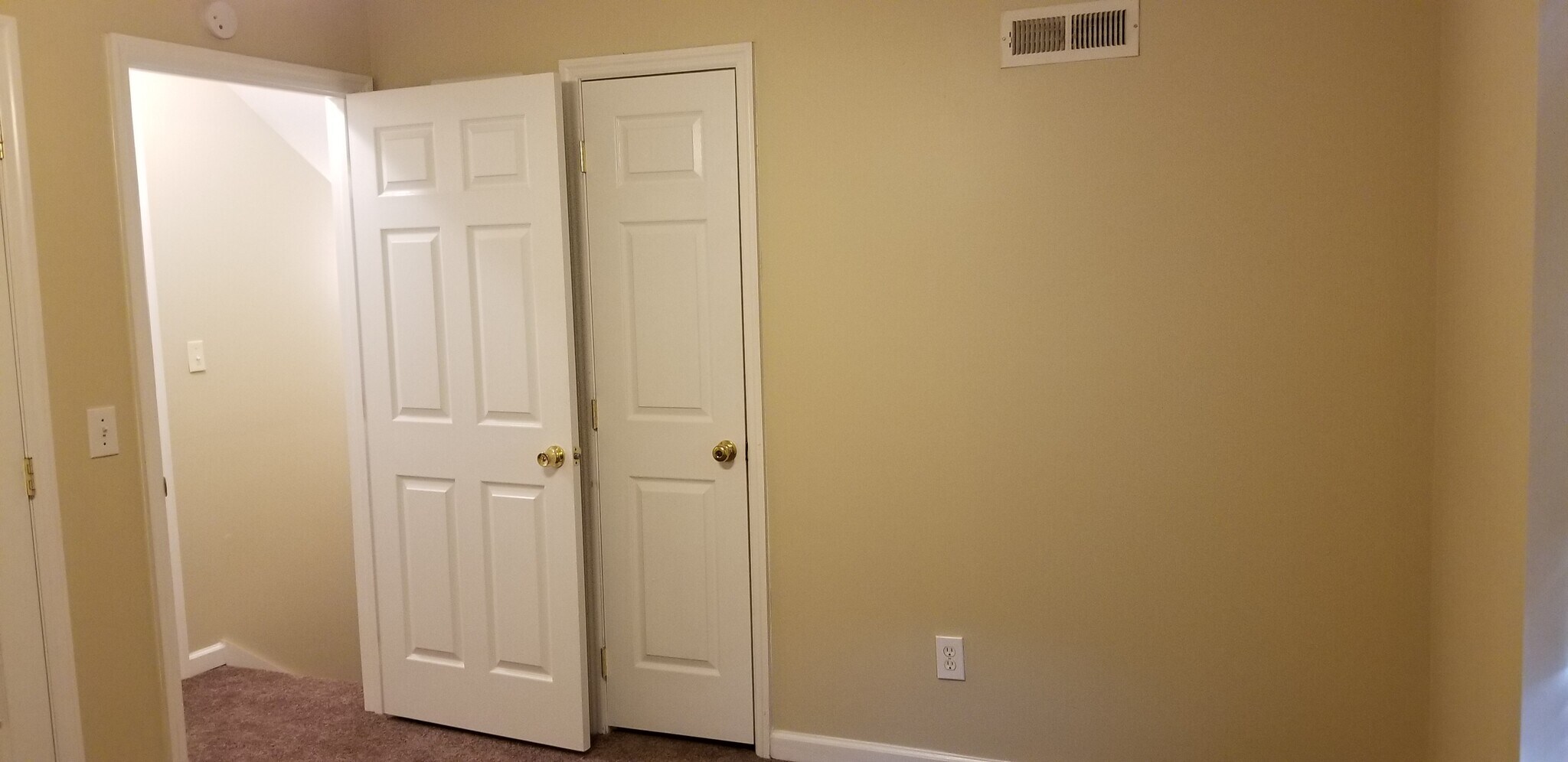 Building Photo - 821 Plantation Dr